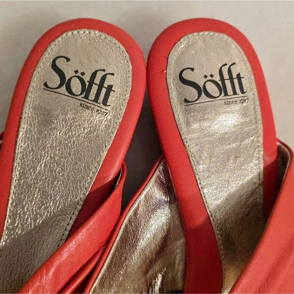 Sofft Red Genuine Leather Thong low heel Sandals Light Gold Hardware 8